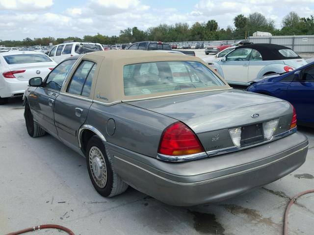 2FAFP73W4YX159038 - 2000 FORD CROWN VICT GRAY photo 3