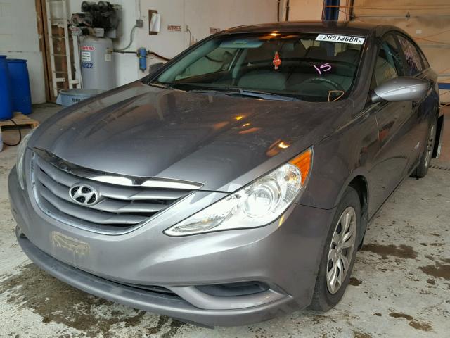 5NPEB4AC2BH235747 - 2011 HYUNDAI SONATA GLS GRAY photo 2