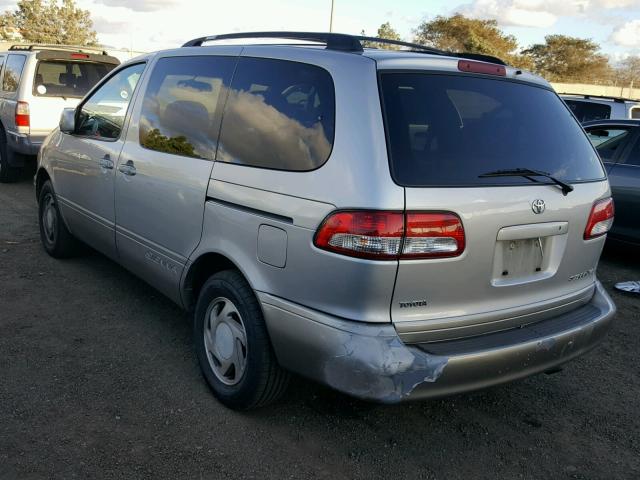 4T3ZF13C42U492158 - 2002 TOYOTA SIENNA LE SILVER photo 3