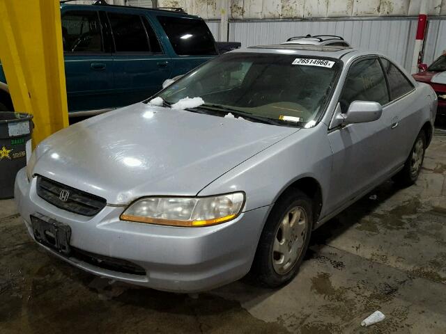 1HGCG3175YA001139 - 2000 HONDA ACCORD EX SILVER photo 2