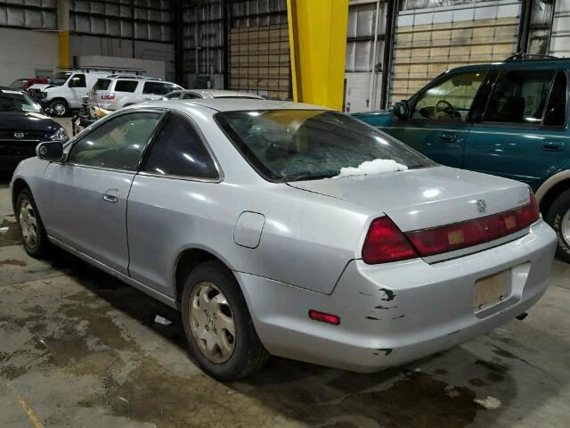 1HGCG3175YA001139 - 2000 HONDA ACCORD EX SILVER photo 3