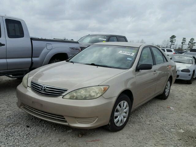 4T1BE32K45U590547 - 2005 TOYOTA CAMRY LE GOLD photo 2