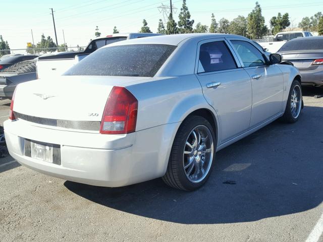 2C3KA43R37H868902 - 2007 CHRYSLER 300 SILVER photo 4