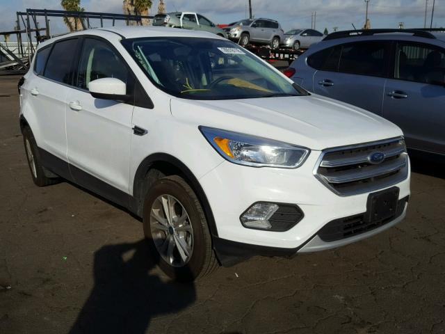 1FMCU0GDXHUC67110 - 2017 FORD ESCAPE SE WHITE photo 1