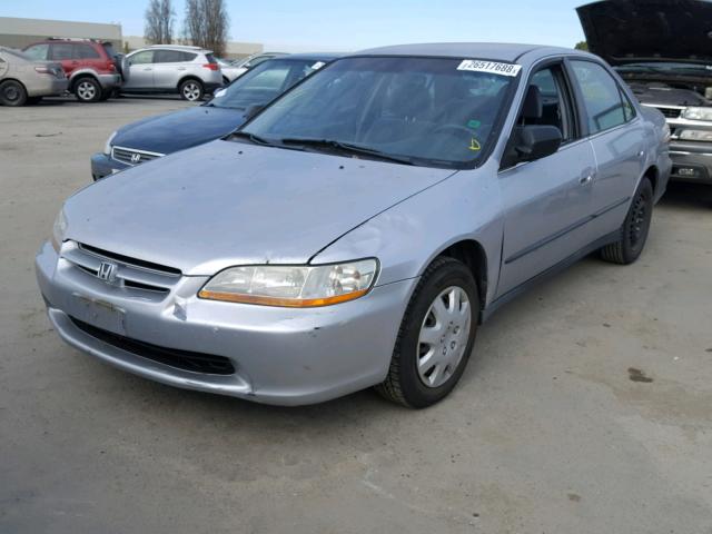 3HGCG6656YG707286 - 2000 HONDA ACCORD LX SILVER photo 2