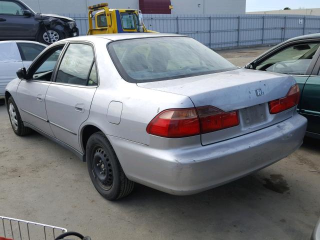 3HGCG6656YG707286 - 2000 HONDA ACCORD LX SILVER photo 3