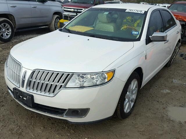 3LNHL2GC0AR646979 - 2010 LINCOLN MKZ WHITE photo 2