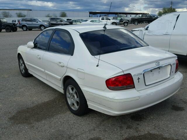 KMHWF25S54A918563 - 2004 HYUNDAI SONATA GL WHITE photo 3