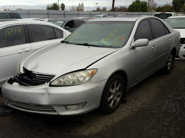 4T1BF32K25U607424 - 2005 TOYOTA CAMRY LE SILVER photo 2