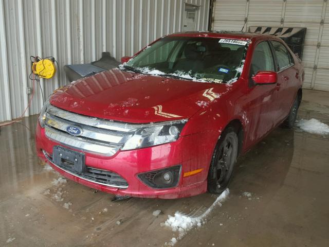 3FAHP0HA6AR296287 - 2010 FORD FUSION SE RED photo 2