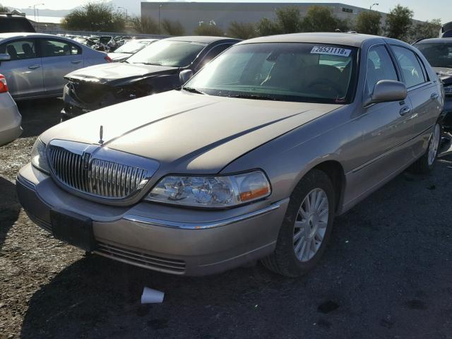 1LNHM82W23Y614685 - 2003 LINCOLN TOWN CAR S SILVER photo 2