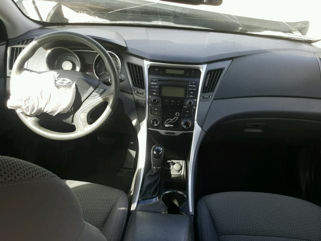 5NPEB4AC0CH327215 - 2012 HYUNDAI SONATA GLS GRAY photo 9