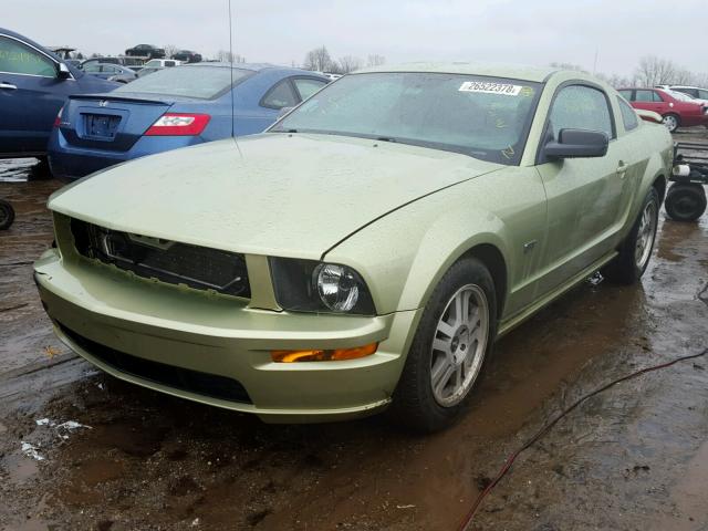 1ZVHT82H865106202 - 2006 FORD MUSTANG GT GREEN photo 2