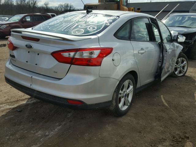 1FAHP3F28CL104687 - 2012 FORD FOCUS SE SILVER photo 4