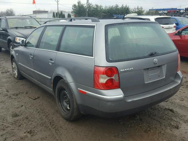 WVWVD63B82E407435 - 2002 VOLKSWAGEN PASSAT GLS SILVER photo 3