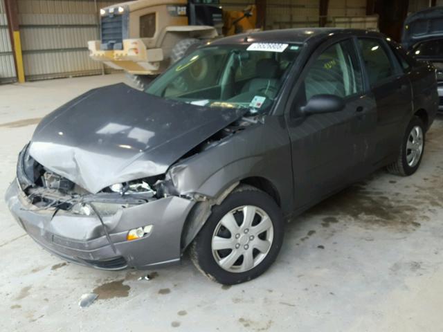 1FAFP34N95W295350 - 2005 FORD FOCUS ZX4 GRAY photo 2