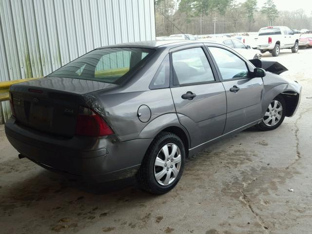 1FAFP34N95W295350 - 2005 FORD FOCUS ZX4 GRAY photo 4