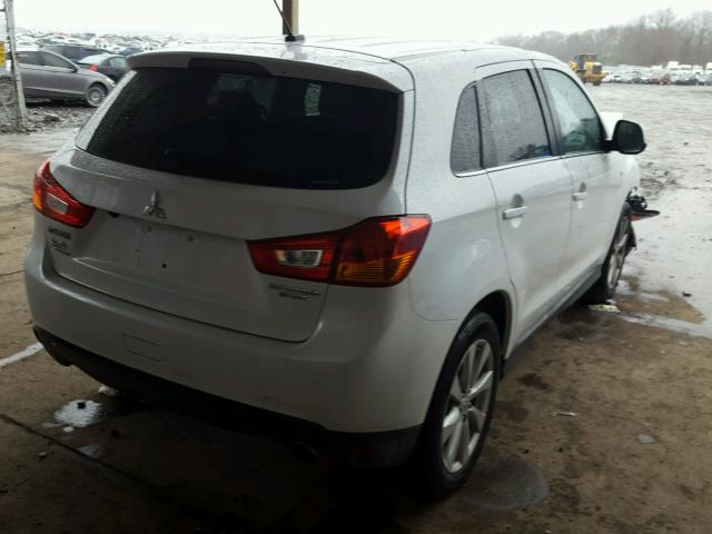 4A4AR4AU7EE027010 - 2014 MITSUBISHI OUTLANDER WHITE photo 4