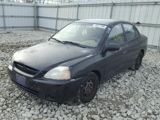 KNADC125846300439 - 2004 KIA RIO BLACK photo 2