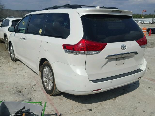 5TDYK3DC5BS009327 - 2011 TOYOTA SIENNA XLE WHITE photo 3