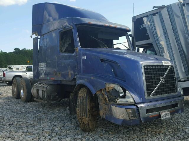 4V4NC9TJ03N348091 - 2003 VOLVO VN BLUE photo 1