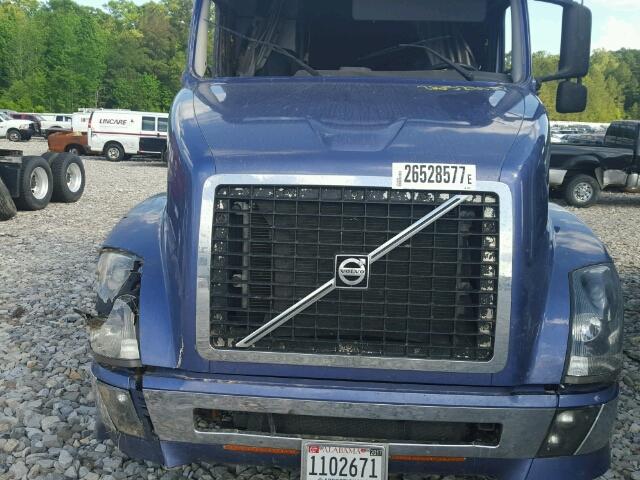 4V4NC9TJ03N348091 - 2003 VOLVO VN BLUE photo 7