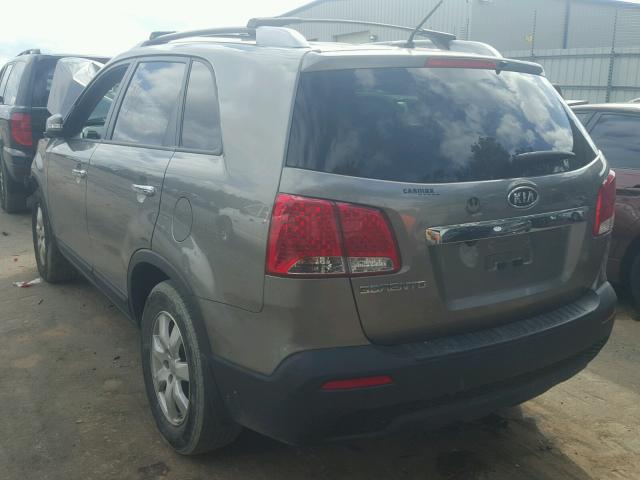 5XYKT4A28DG410651 - 2013 KIA SORENTO LX GRAY photo 3