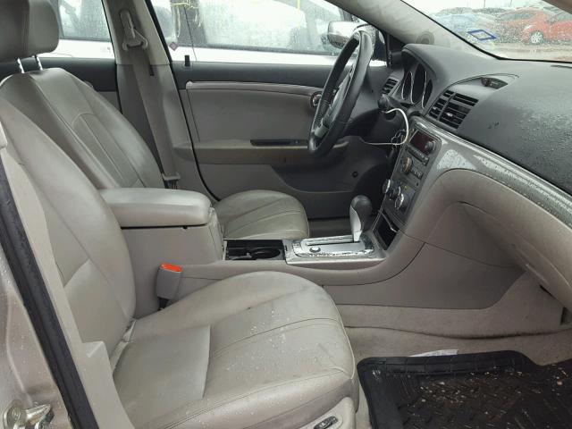 1G8ZS57N28F247779 - 2008 SATURN AURA XE SILVER photo 5