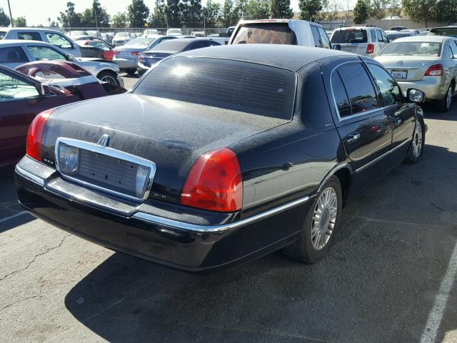 2LNHM85W28X641226 - 2008 LINCOLN TOWN CAR S BLACK photo 4