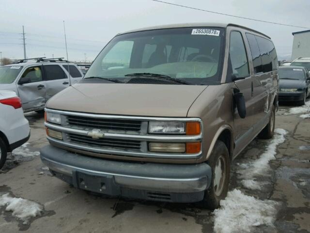 1GNFG15R4V1055790 - 1997 CHEVROLET EXPRESS G1 BROWN photo 2