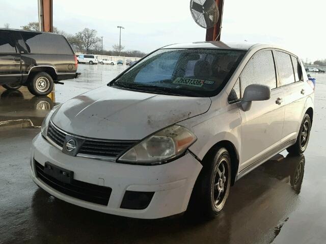 3N1BC13E58L432646 - 2008 NISSAN VERSA S WHITE photo 2