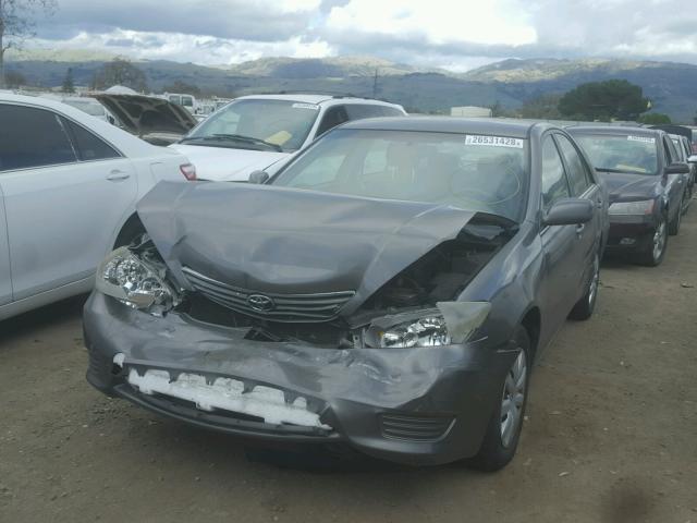 4T1BE32K05U603049 - 2005 TOYOTA CAMRY LE GRAY photo 2
