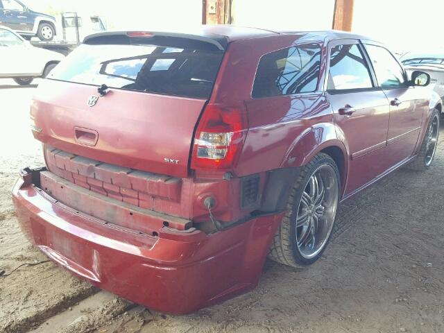 2D4FV48V05H605712 - 2005 DODGE MAGNUM SXT RED photo 4