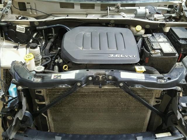 2C4RC1BG8DR588546 - 2013 CHRYSLER TOWN & COU BEIGE photo 7