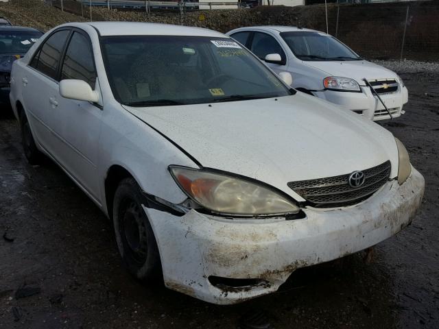 JTDBE32K020136822 - 2002 TOYOTA CAMRY LE WHITE photo 1