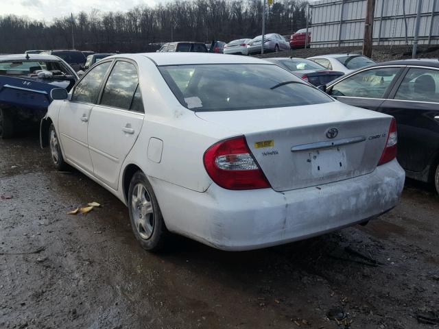 JTDBE32K020136822 - 2002 TOYOTA CAMRY LE WHITE photo 3