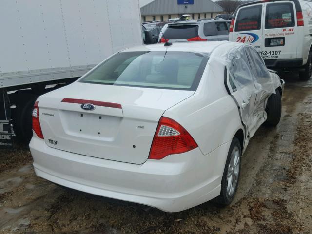 3FAHP0HA0CR211172 - 2012 FORD FUSION SE WHITE photo 4