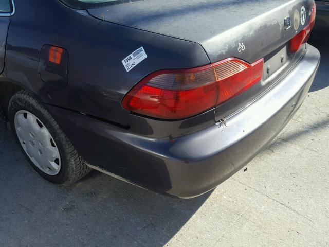 1HGCG5544WA129381 - 1998 HONDA ACCORD LX GRAY photo 10