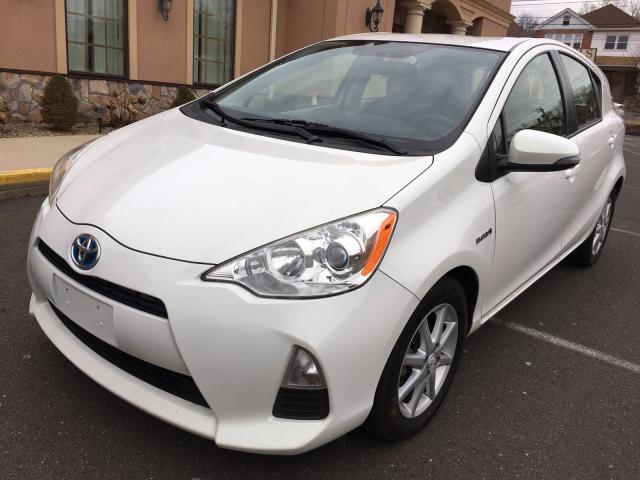 JTDKDTB33E1559114 - 2014 TOYOTA PRIUS C WHITE photo 2