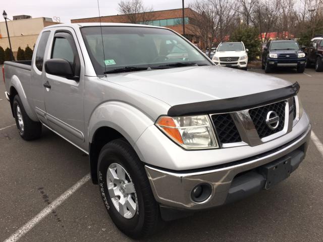 1N6AD06W65C411832 - 2005 NISSAN FRONTIER K SILVER photo 1