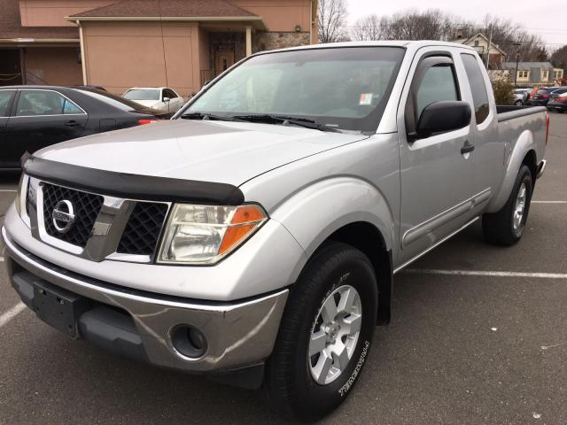 1N6AD06W65C411832 - 2005 NISSAN FRONTIER K SILVER photo 2