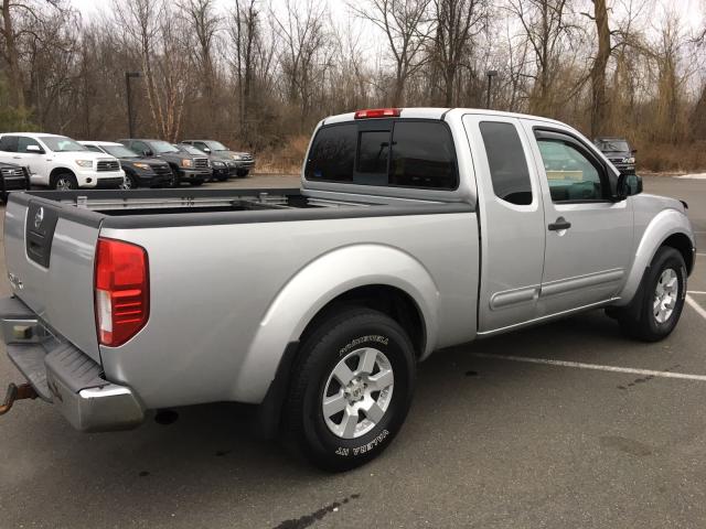 1N6AD06W65C411832 - 2005 NISSAN FRONTIER K SILVER photo 4