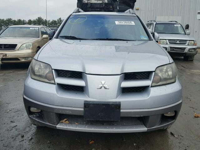 JA4LZ41F84U052353 - 2004 MITSUBISHI OUTLANDER SILVER photo 9