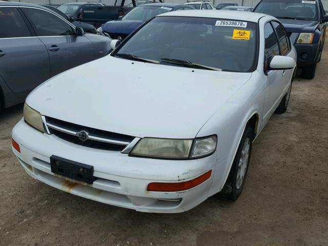 JN1CA21D9WT530923 - 1998 NISSAN MAXIMA GLE WHITE photo 2