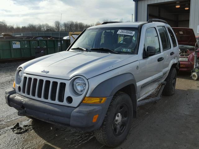 1J4GL48KX5W702831 - 2005 JEEP LIBERTY SP SILVER photo 2