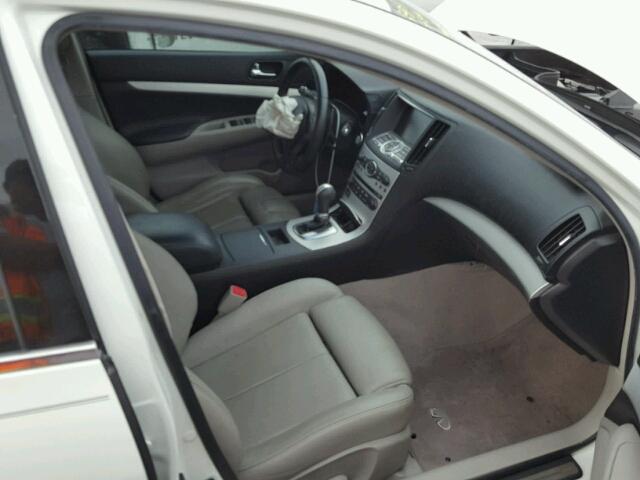 JNKCV61E29M010206 - 2009 INFINITI G37 BASE WHITE photo 5