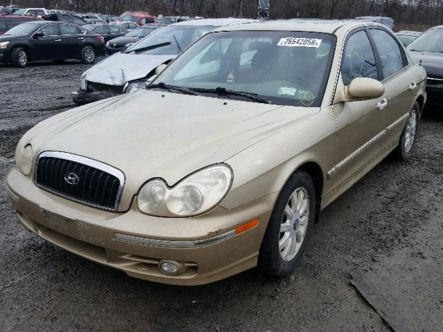 KMHWF35H12A590176 - 2002 HYUNDAI SONATA GLS GOLD photo 2