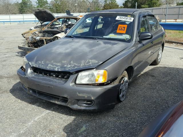 KMHCG45G3YU131896 - 2000 HYUNDAI ACCENT GL GRAY photo 2