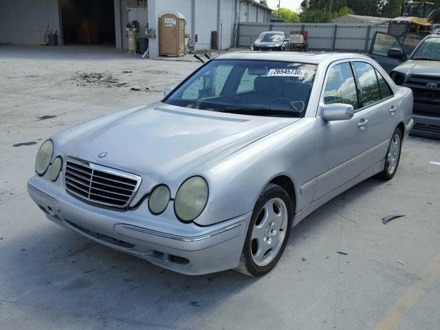 WDBJF65J52B499665 - 2002 MERCEDES-BENZ E 320 SILVER photo 2