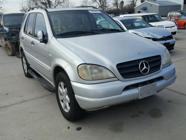 4JGAB72E3YA158964 - 2000 MERCEDES-BENZ ML 430 银色 照片 1